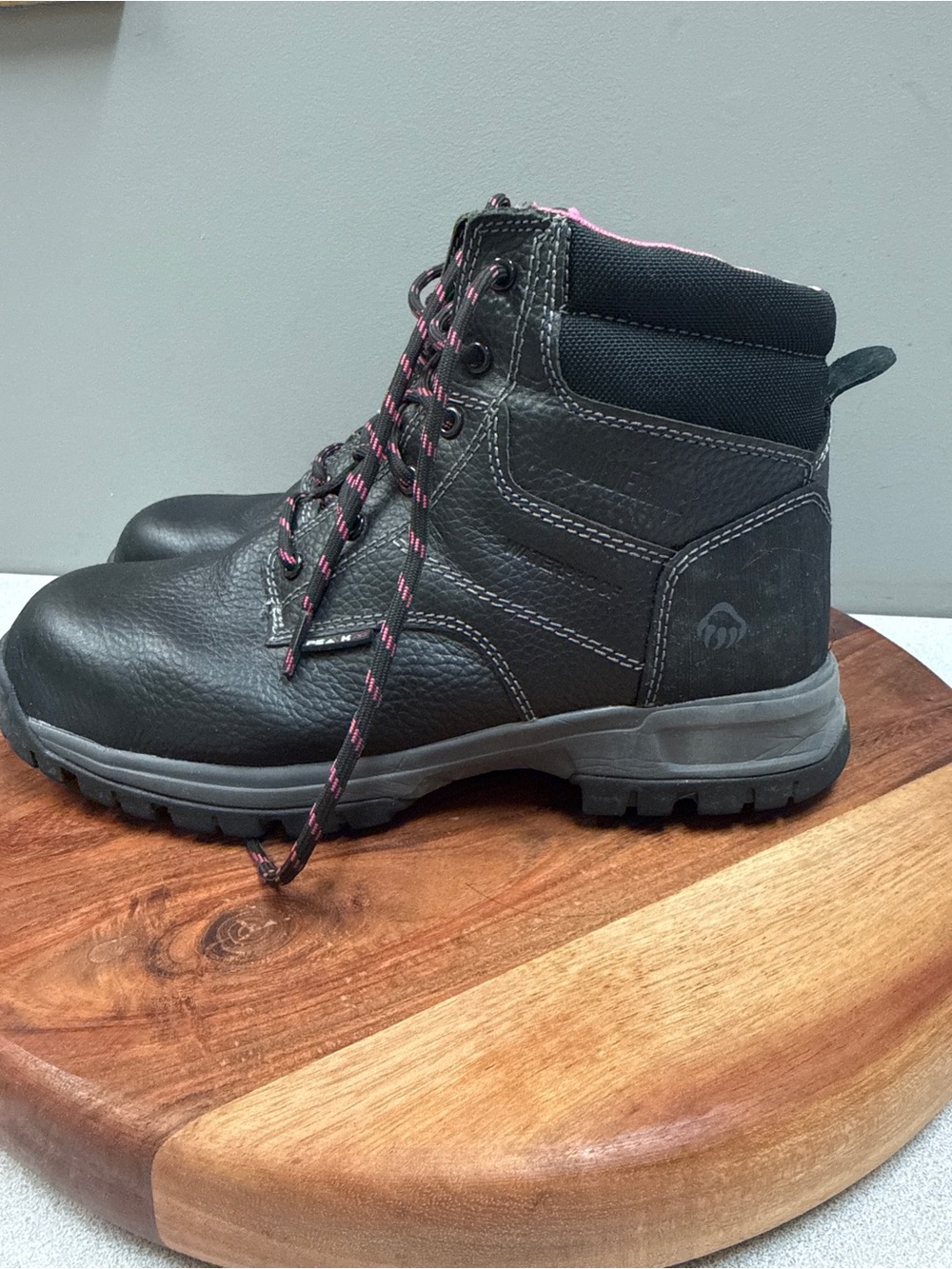 Wolverine Peak AG Women’s 9.5 Black Leather Safety Toe Work Boots Pink